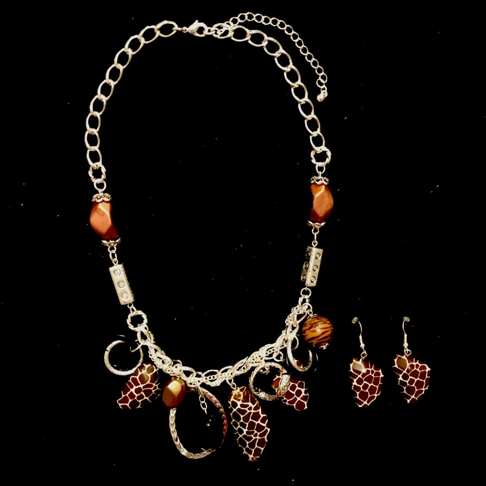 Giraffe Animal Print & Silver Toned Loops Necklace & Matching Earrings